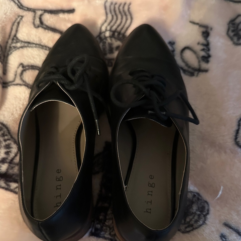 Hinge Women's Black Lace-Up Flats